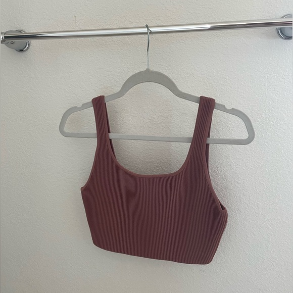 Aritzia crop top. - Picture 5 of 5